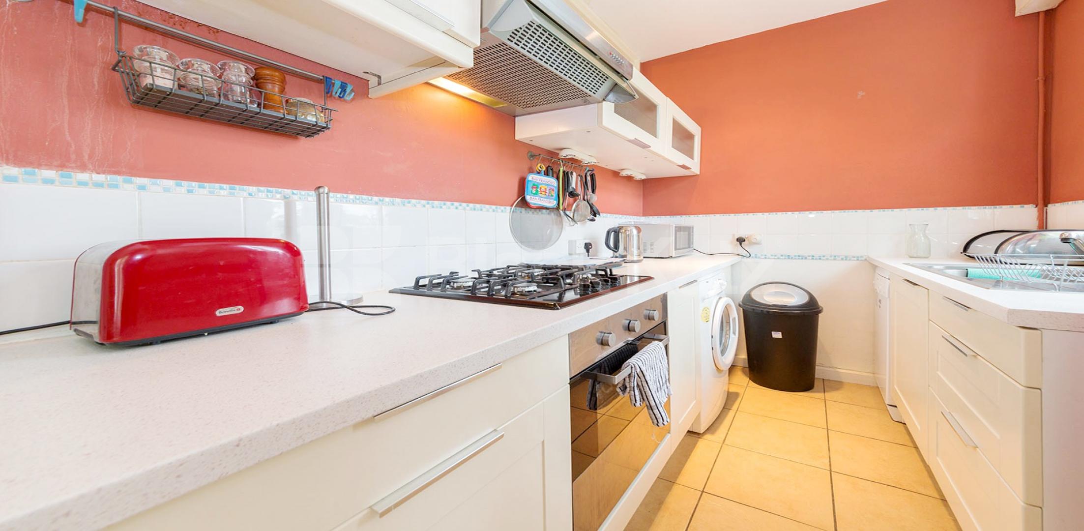 			1 Bedroom, 1 bath, 1 reception Flat			 Sinclair Road,, SHEPHERDS BUSH